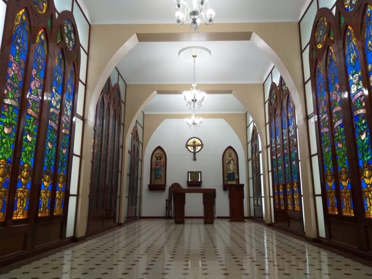 Muebles oratorios, religiosos,vitrales, especiales para oratorios en madera