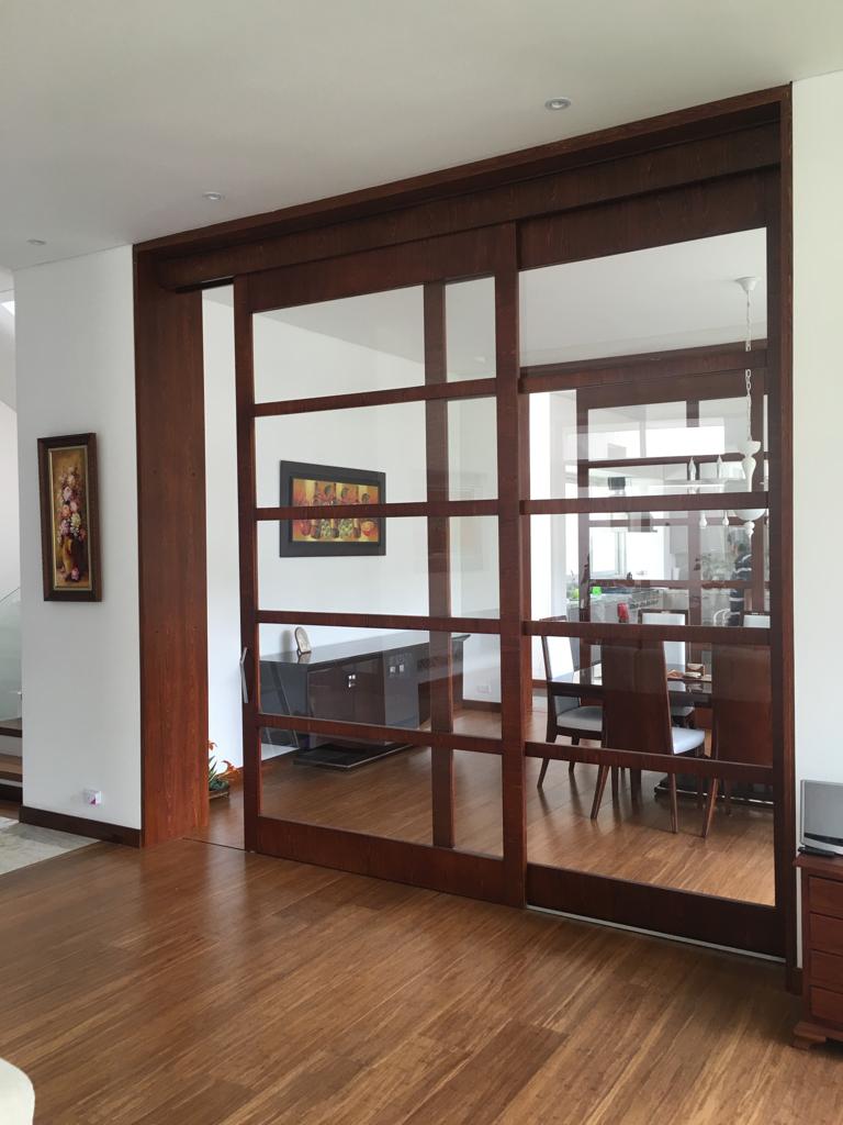 Equipamiento completo para auditorios empresariales y educativos.