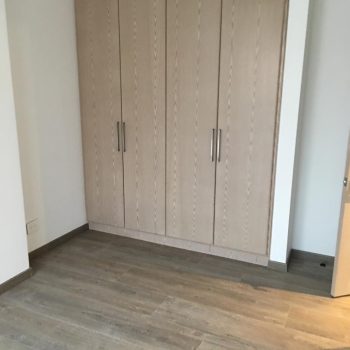 Closet de madera a la medida por carpinteros calificados