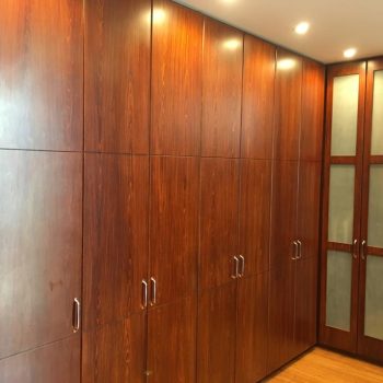 Closets para hogar y oficina en madera